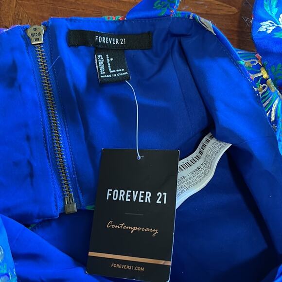 Forever 21 Contemporary Size S Blue Satin Embroidered Crop Top Blouse Asian Vibe - Picture 6 of 9